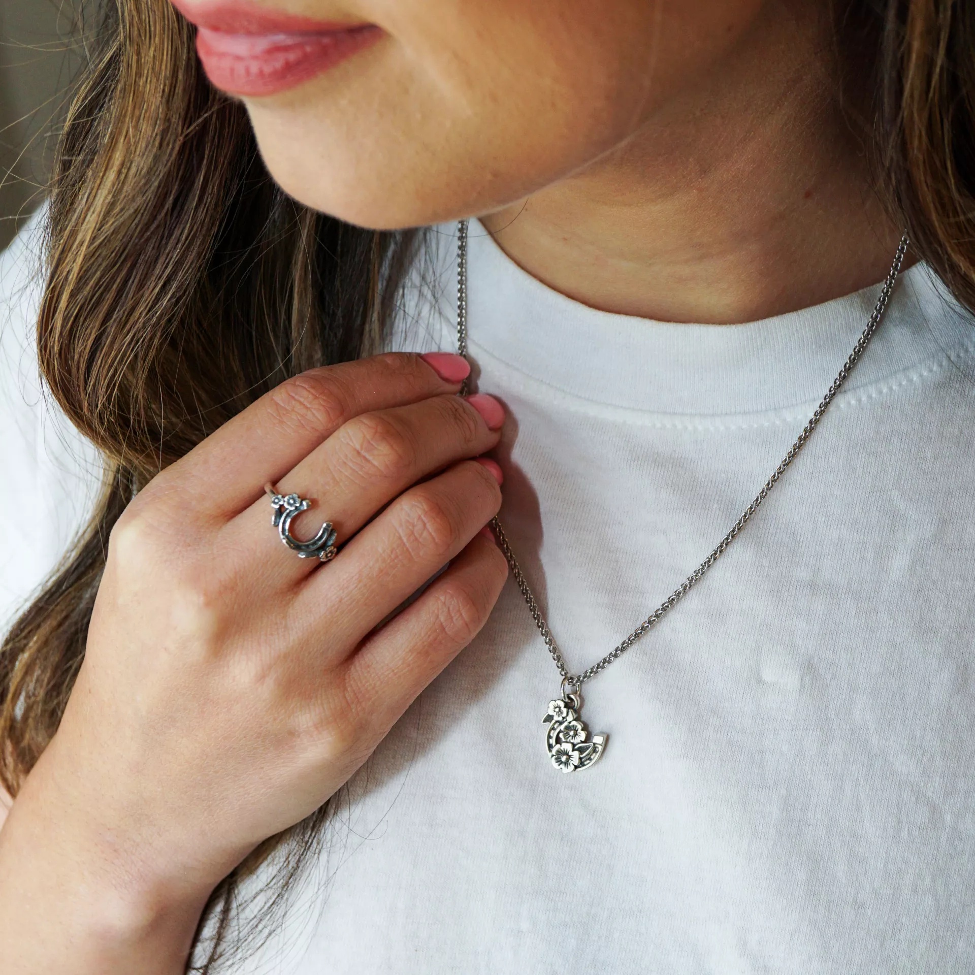 Floral Horseshoe Charm - Image 3