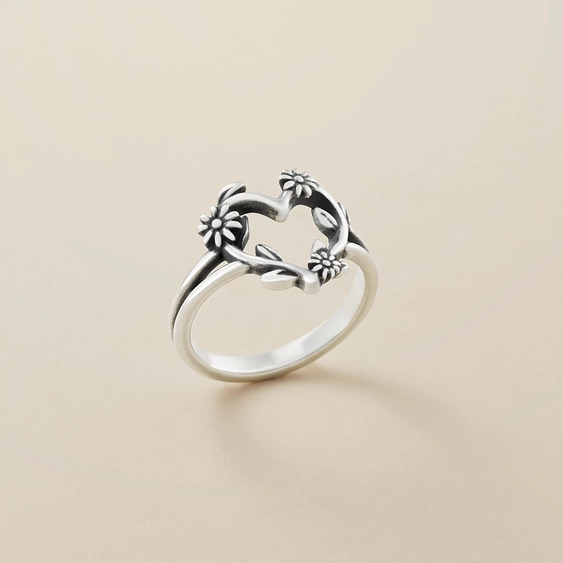 Flowering Vines Heart Ring - Image 3